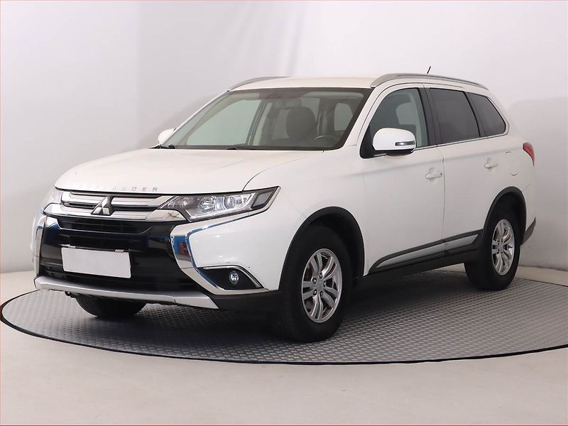 Mitsubishi Outlander (2016) 2.2 DI-D, 4X4, Tempomat - fotka 2 z 16