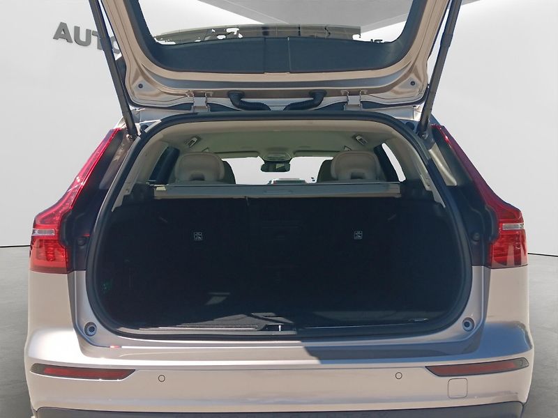 Volvo V60 (2023) CC B4 PLUS MHEV Diesel - fotka 14 z 14