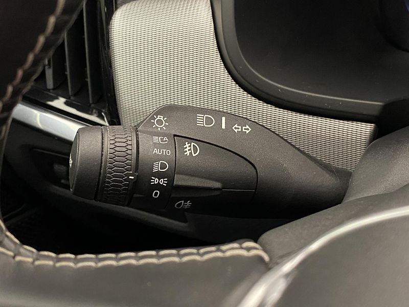 Volvo V90 D4 R-DESIGN AUT  - fotka 22 z 48