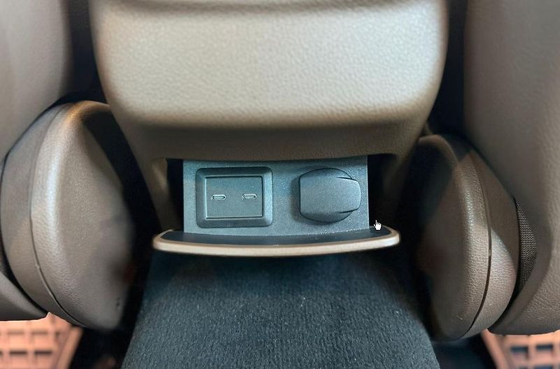 Mercedes-Benz Třídy E 220 d Avantgarde Kamera  - fotka 17 z 19