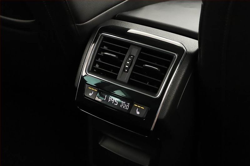 Škoda Superb (2016) 2.0 TDI 4x4, 4X4, ČR,1.maj - fotka 13 z 16