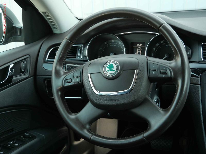 Škoda Superb (2012) 3.6 FSi 4x4, ČR, L&K, DSG - fotka 11 z 33