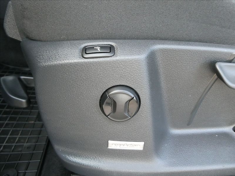 Volkswagen Golf Sportsvan 1,5 TSi 110kW DSG,závěs,naviga - fotka 32 z 43