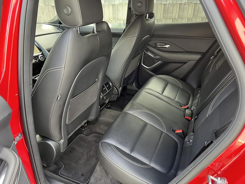 Jaguar E-Pace 2.0 D165 AWD R-DYNAMIC ZÁRUKA - fotka 10 z 18