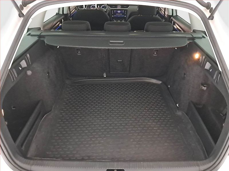 Škoda Octavia (2019) Scout 2.0 TSI, 4X4, Automat - fotka 14 z 18
