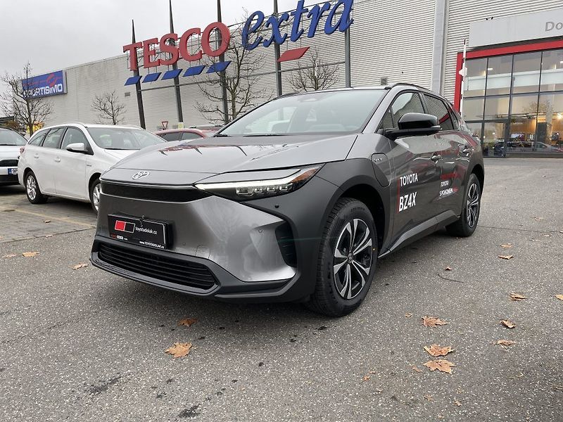 Toyota bZ4X Electric 2x4 150kW 204k - fotka 9 z 34