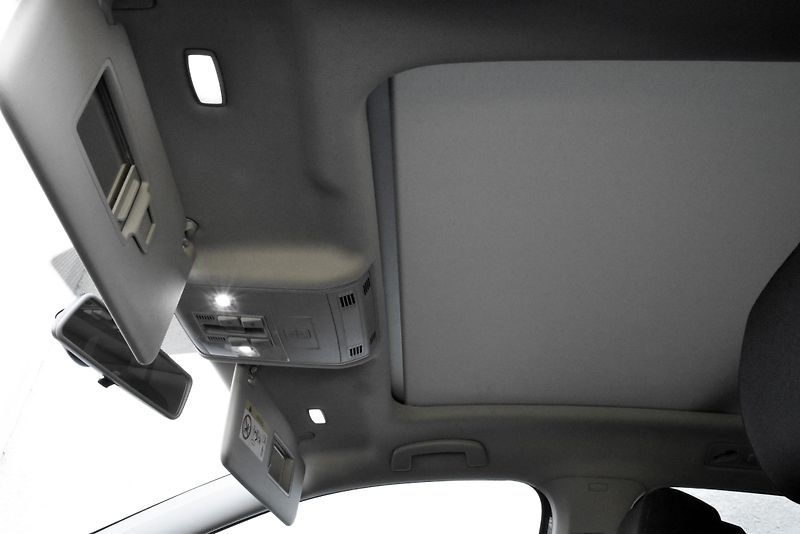 Volkswagen Touran 2.0 TDi COMFORTLINE,NAVI,MASÁŽ - fotka 27 z 51