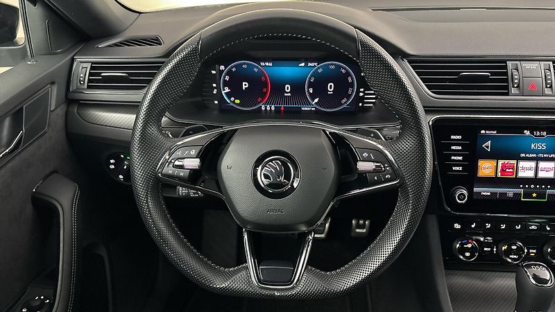Škoda Superb 2.0 TDI DSG Sportline Combi - fotka 9 z 32