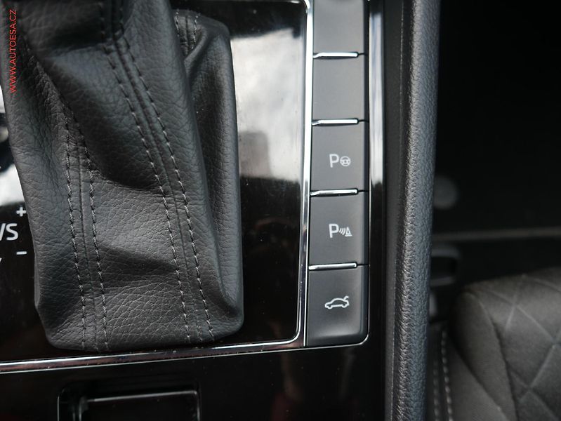 Škoda Superb (2017) 1.6TDi, DSG, navi, xenon - fotka 20 z 21