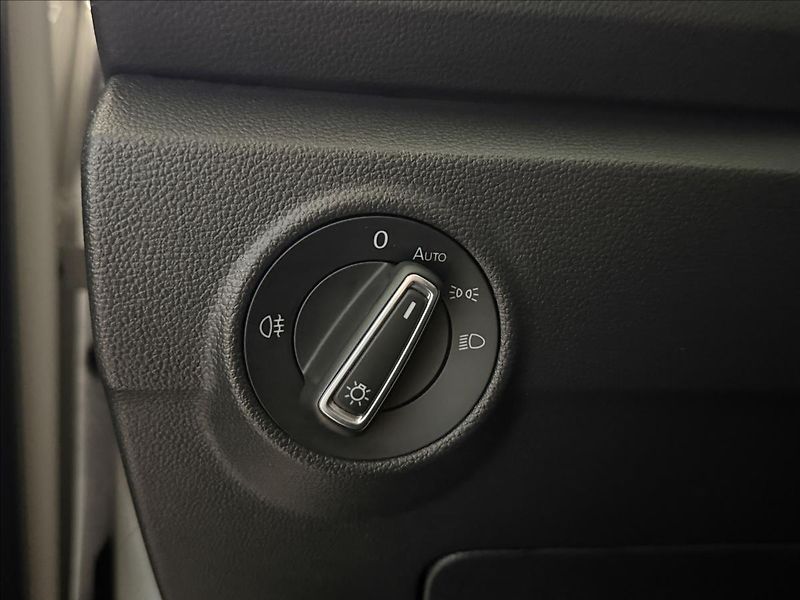 Volkswagen T-Roc 1,0   TSI 85kW,1.MAJ,SERVISKA - fotka 10 z 23
