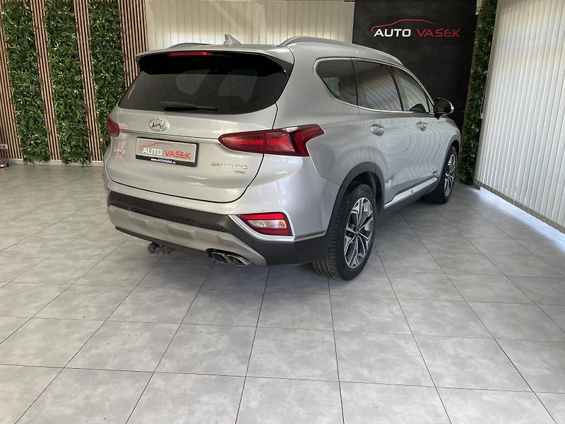 Hyundai Santa Fe 2.2 CRDi ČR AWD AT 7.MÍST LUXU - fotka 12 z 40