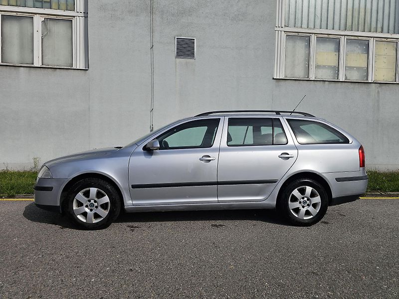 Škoda Octavia (2008) 2 1.9TDI TAŽNÉ  - fotka 2 z 19