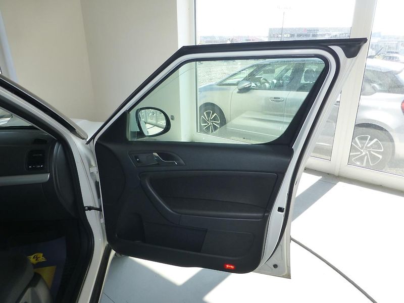 Škoda Yeti (2010) 1,2TSI*TAŽ**NAV*PARK S**XENONY - fotka 13 z 18