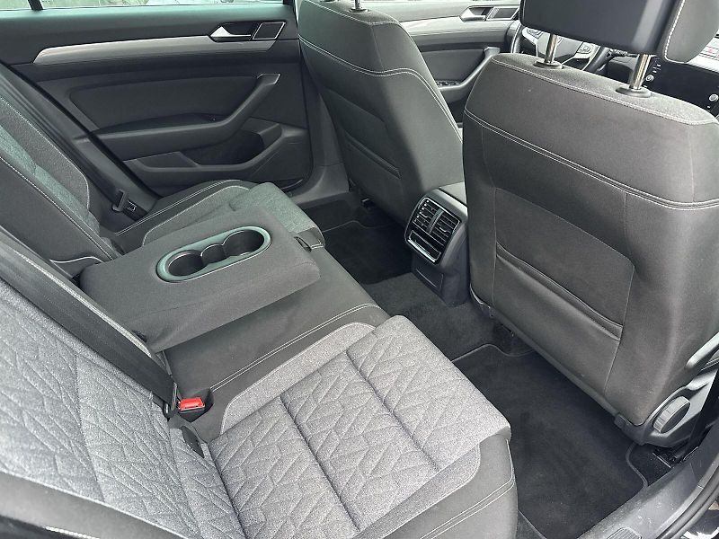 Volkswagen Passat (2022) Variant 2.0 TDI DSG Business - fotka 10 z 33