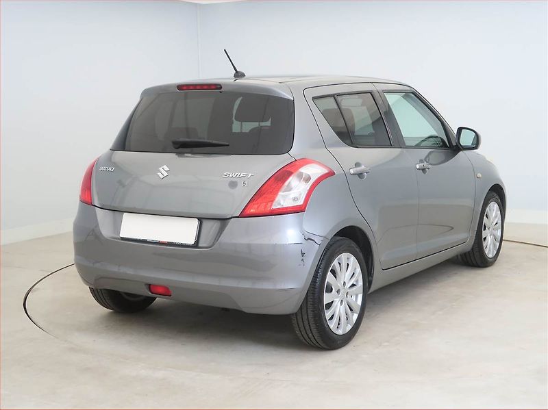 Suzuki Swift (2013) 1.2, Tempomat, Vyhř. sedaček - fotka 5 z 15