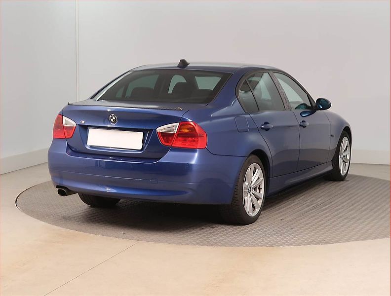 BMW Řada 3 (2008) 318 d, Vyhř. sedaček - fotka 5 z 15