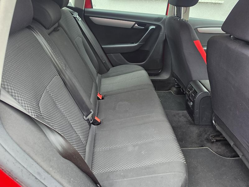 Volkswagen Passat 1.6 TDI Led Tz Navigace  - fotka 18 z 20