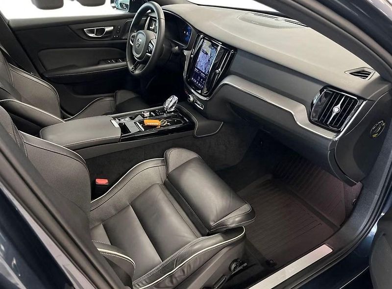 Volvo S60 Recharge T6 AWD 360k Taž Pano - fotka 12 z 26