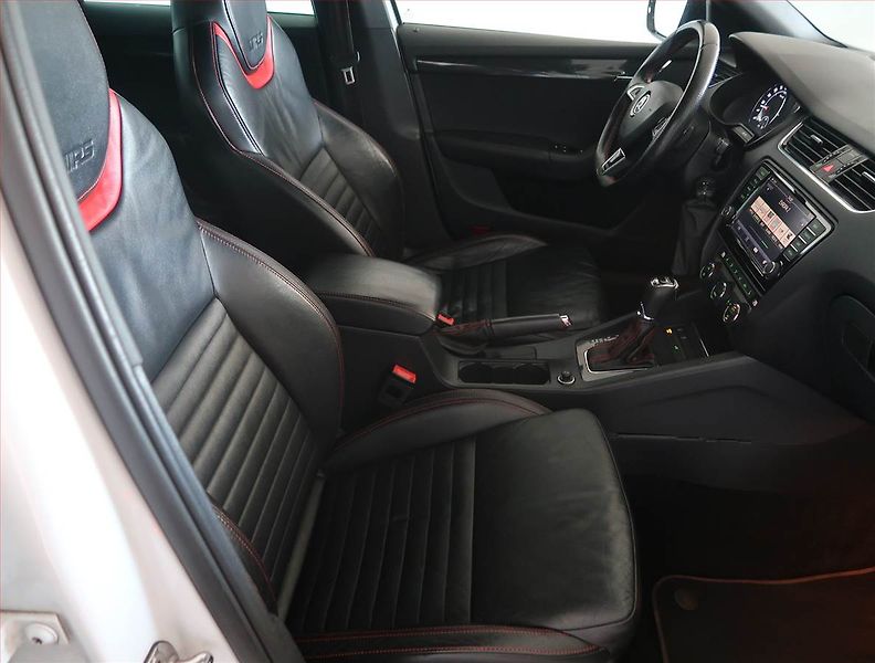 Škoda Octavia (2015) RS 2.0 TDI, Automat, Kůže - fotka 9 z 16