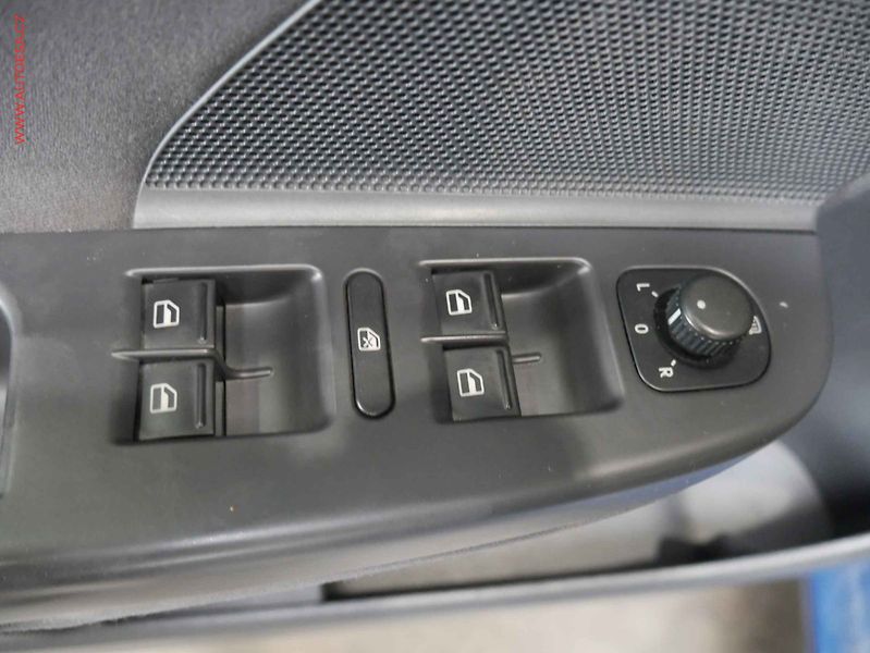 Volkswagen Golf (2007) 1.4i, autoAC - fotka 17 z 17