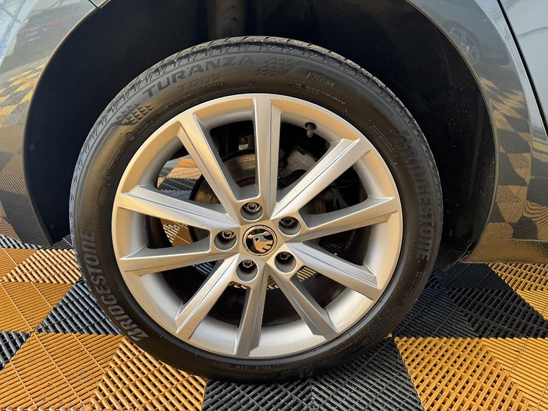 Škoda Octavia 1.6tdi*85kw*Manuál*Kůže*LED* - fotka 16 z 34
