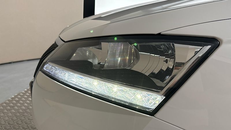 Škoda Fabia 1.0 TSI Ambition Combi - fotka 18 z 25