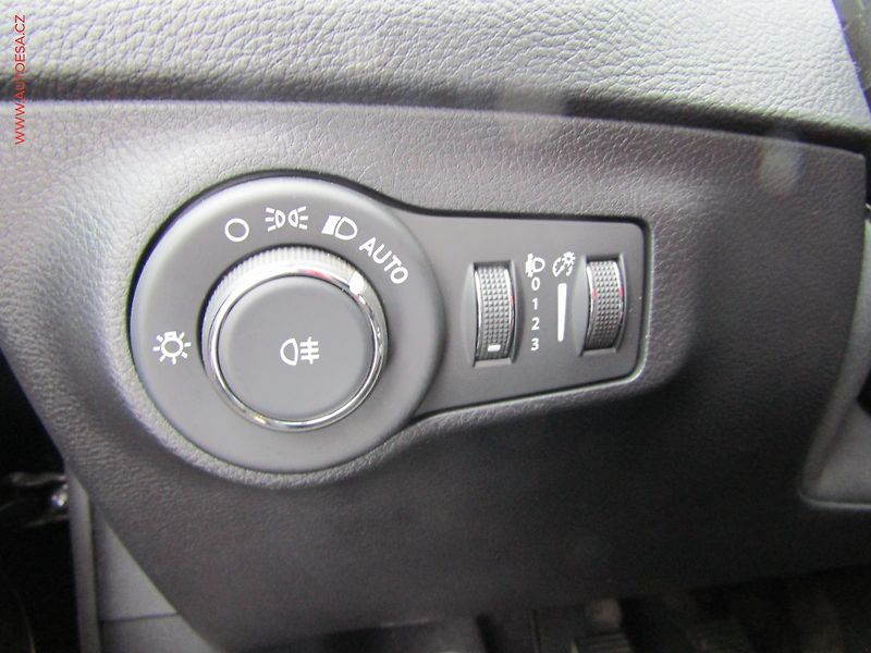 Jeep Compass (2020) 1.4T, ČR - fotka 14 z 17