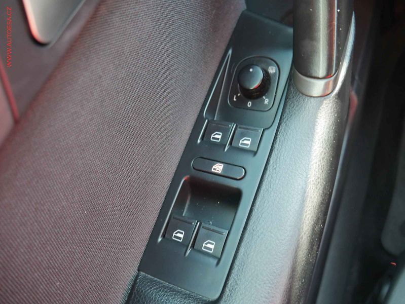 Volkswagen Passat (2011) 1.4TSi, Bixenon - fotka 12 z 16