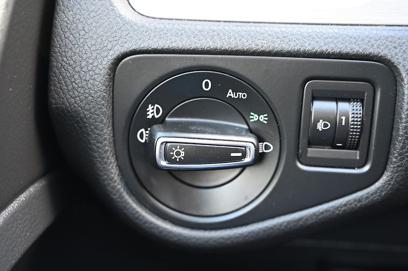 Volkswagen Golf VII 2.0TDI 110KW Highline 2/17 - fotka 24 z 57