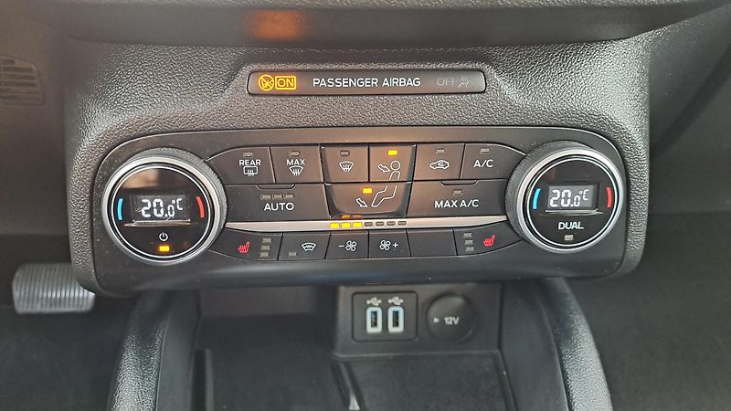 Ford Focus 1.5 EcoBlue Titanium Automat - fotka 25 z 27