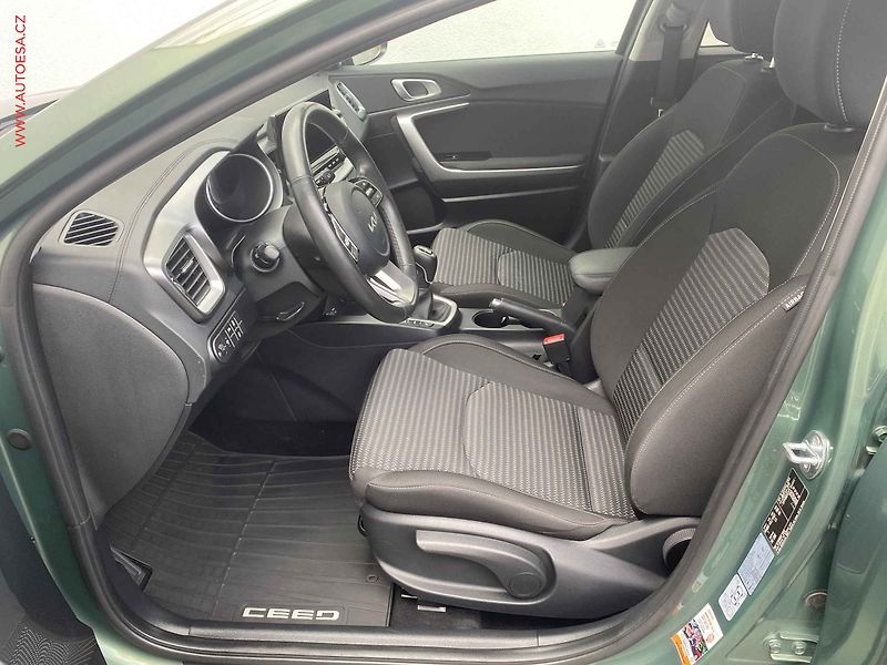 Kia Ceed (2023) 1.5 T-GDi SW, 1.maj,ČR, TOP - fotka 9 z 17