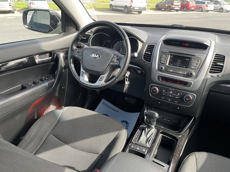 Kia Sorento 2,2 CRDi/145kW 4x4 - Automat - fotka 30 z 64