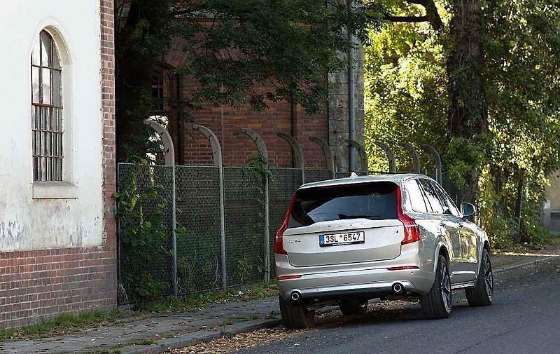 Volvo XC90.