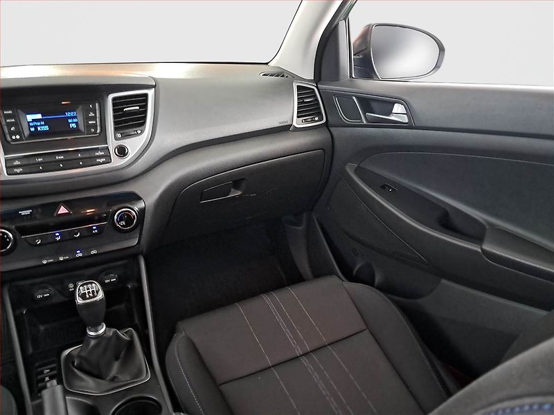 Hyundai Tucson (2017) 2.0 CRDi, 4X4, Park. senzory - fotka 8 z 18