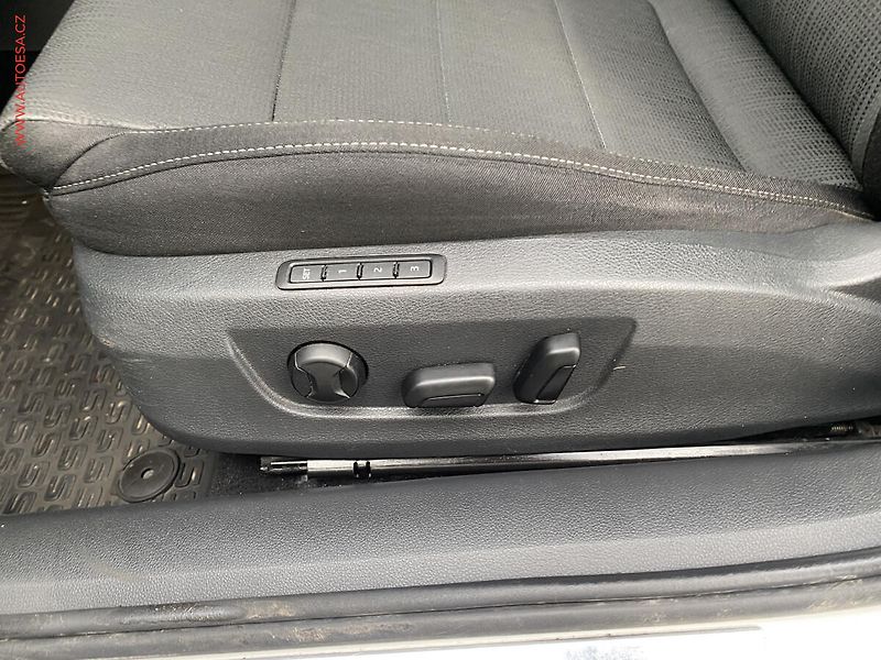Škoda Superb (2017) 2.0TDi, ČR, SportLine - fotka 14 z 19