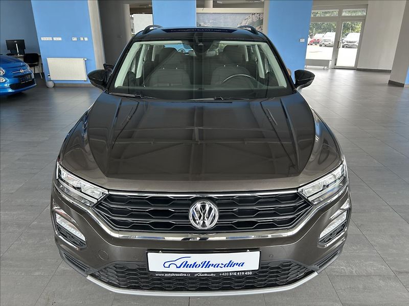 Volkswagen T-Roc 1,5   TSI 110kW,STYLE,TAŽNÉ - fotka 2 z 28