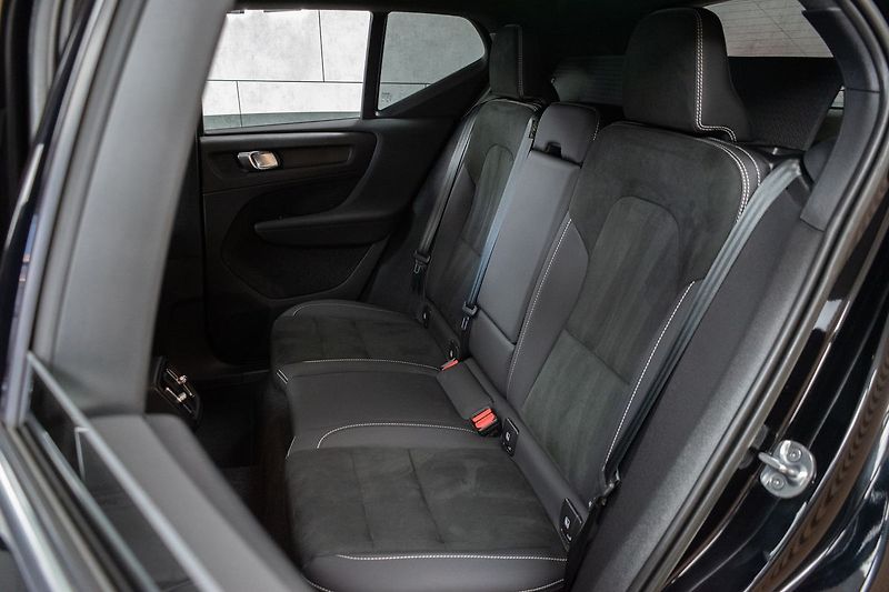 Volvo XC40 B4 AWD ULTIMATE BRIGHT*ČR 1.M* - fotka 11 z 42