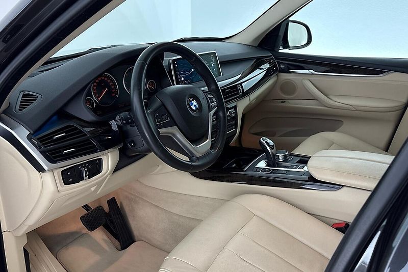 BMW X5 xDrive30d - fotka 6 z 26