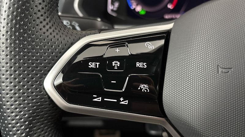 Volkswagen Tiguan Allspace 2.0 TDI DSG 4MOTION R-Line - fotka 14 z 30