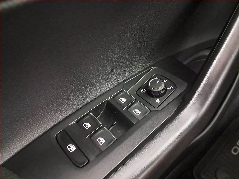 Volkswagen Taigo (2023) 1.0 TSI - fotka 17 z 27