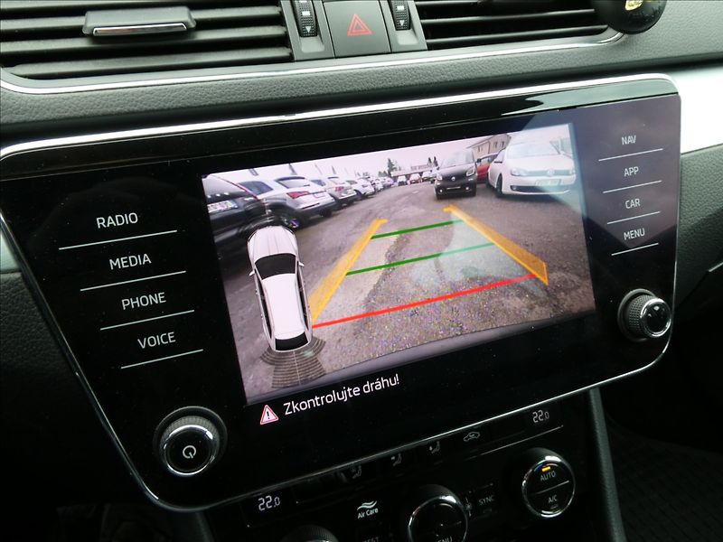 Škoda Superb 1,6 TDi 88kW DPH 2x kola - fotka 29 z 35