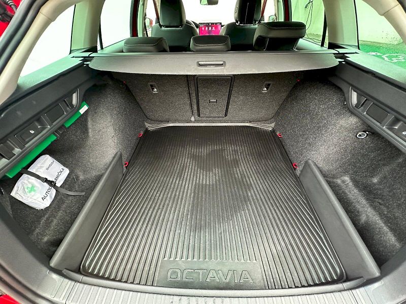 Škoda Octavia (2025) 1.5 TSI 110kW MHEV Top Selecti - fotka 22 z 24