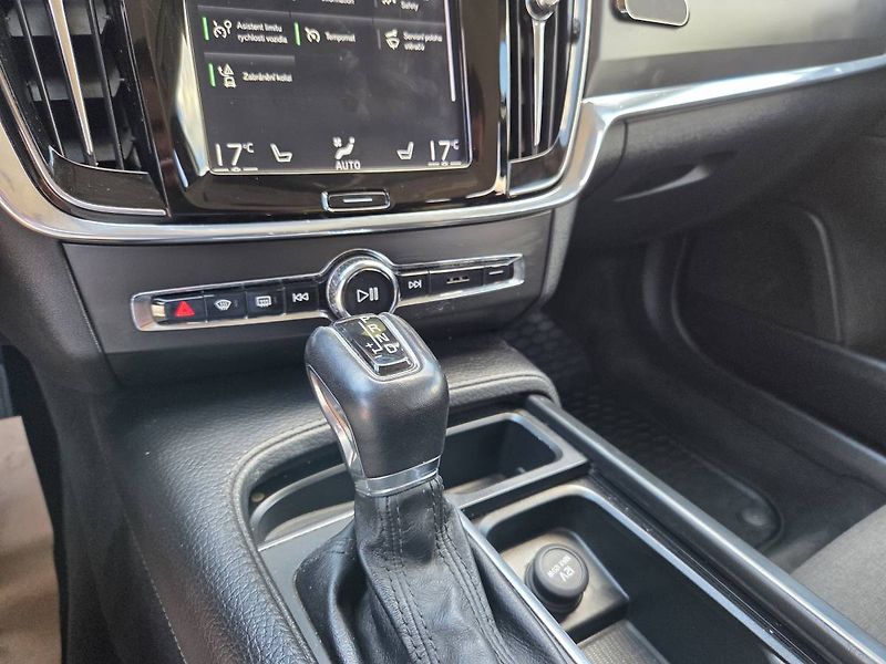Volvo V90 (2018) D4 2.0 140kW - fotka 29 z 43