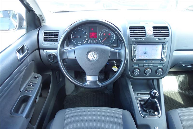 Volkswagen Golf 1,9 TDi 77KW, ČR, SERVIS. KN. - fotka 17 z 38