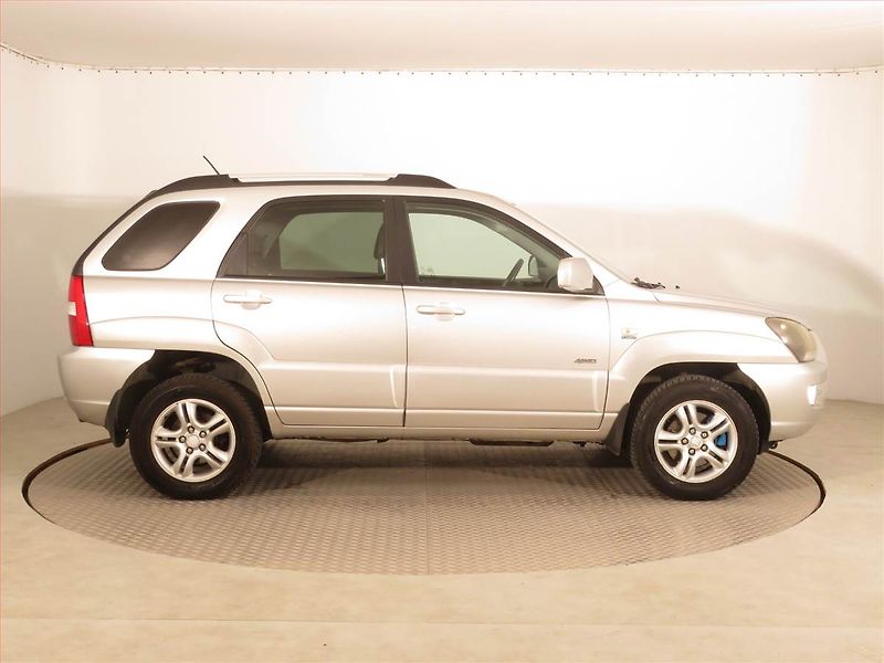 Kia Sportage (2008) 2.0 CRDi , 4X4, Tempomat - fotka 6 z 15