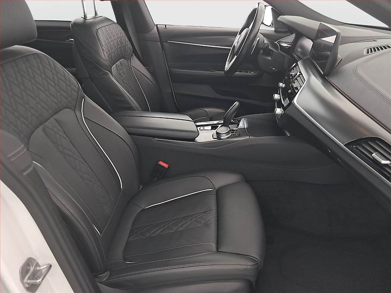 BMW Řada 6 (2021) 630d xDrive GT - fotka 9 z 27