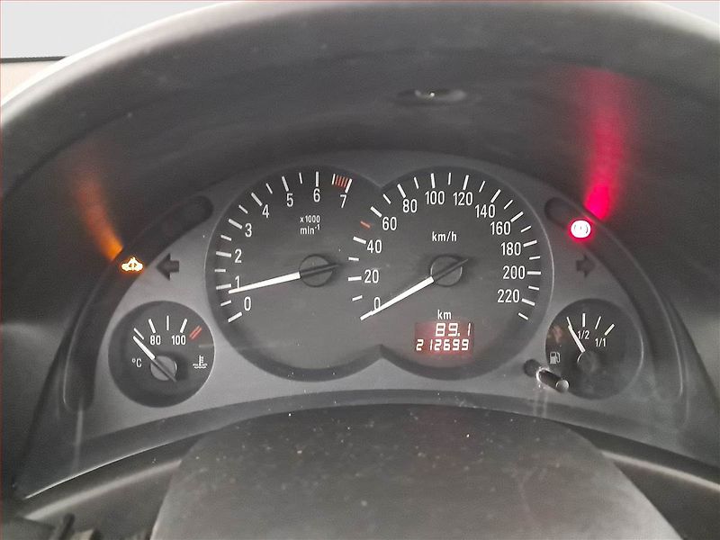 Opel Corsa (2001) 1.0, nová STK, Klima - fotka 11 z 13
