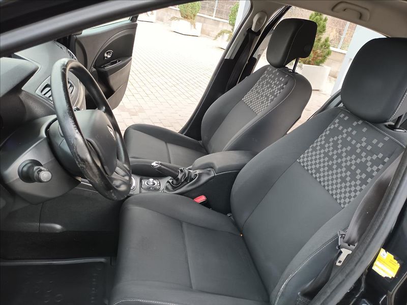 Renault Mégane 1,6 16V,81KW,KLIMA,PARKING,KOL - fotka 15 z 39