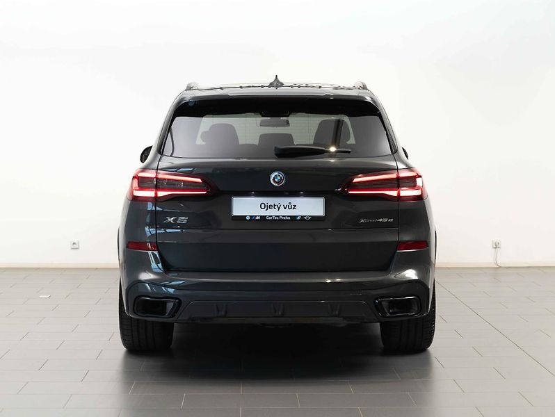 BMW X5 xDrive45e iPerformance - fotka 4 z 22