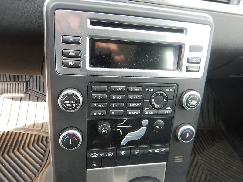 Volvo V70 D3 2.0 D, AUT, 120 kW  - fotka 21 z 31